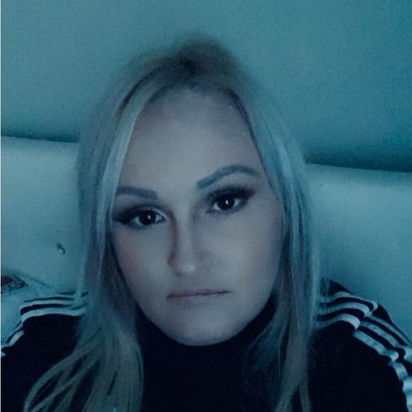 Meet your Posher, Angela - Picture 3 of 3